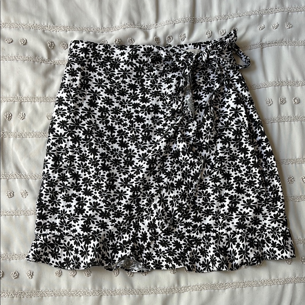 Loft Floral Black and White Women's Skirt
